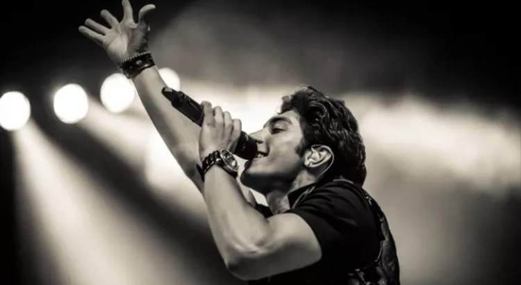 I will be your session vocalist for lead and background vocals in multiple genres