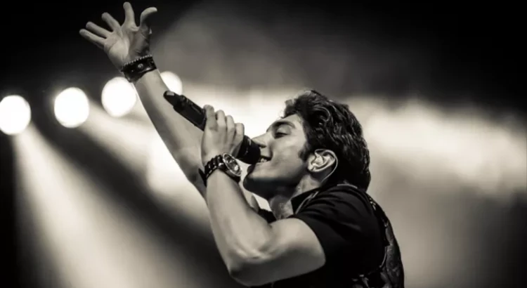 I will be your professional vocalist to write topline and record all vocal tracks