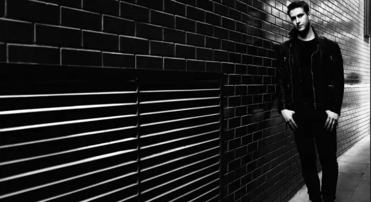 I will be your world-class French baritone singer and vocalist