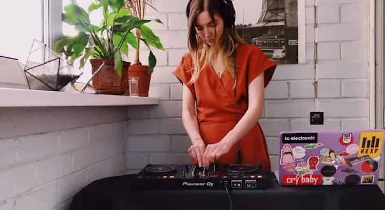 I will make a profesional custom dj mix for you