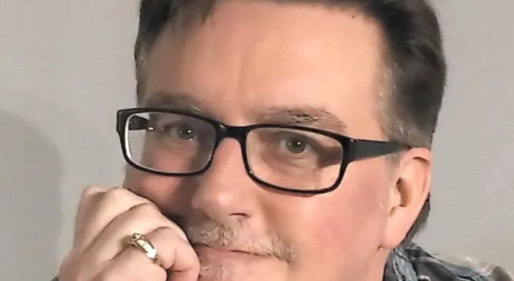 I will 1 Lead Vocal or 2 BG Vocals on Your Demo