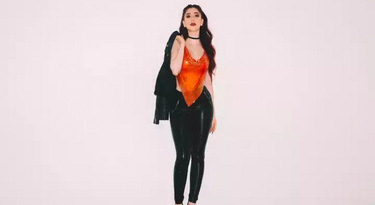 I will Female R&B/Pop vocalist: features, lyrics & or demo recordings