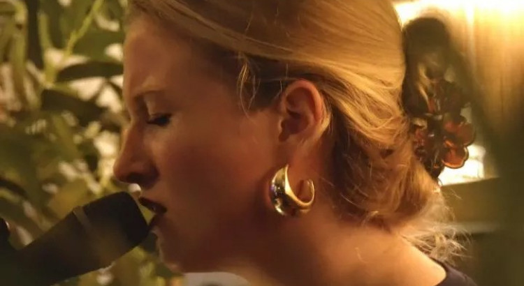 I will be your experienced session vocalist for professional recordings